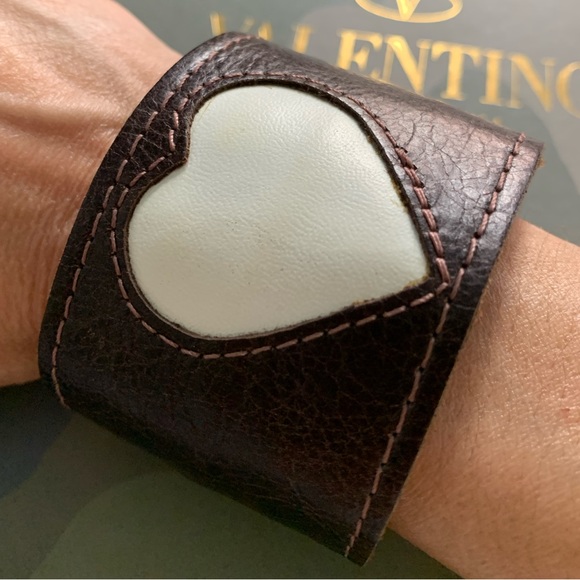 Leather white or silver heart bracelet made in New York - Picture 2 of 5